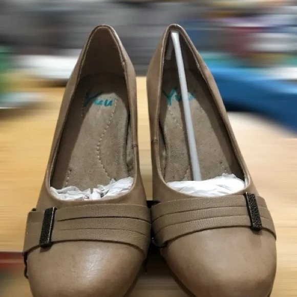 Yuu Tan Heels with Suede Finish and Classic Tapered Heel - Picture 7 of 7